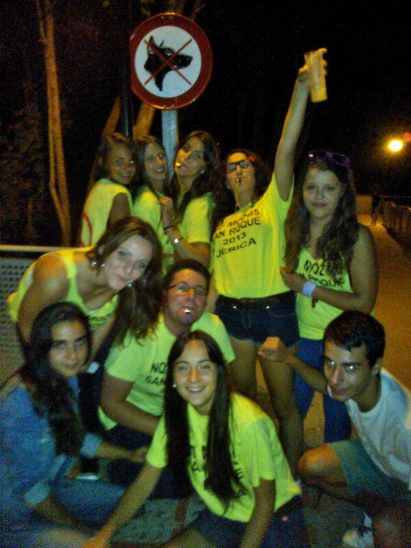 vanesaBM_22's tweet photo. Todos con el perro de san roque @noeliatevar @marinajerica @Gloriateca @aidaclausi @inesAC6 @ToniCarles_7 http://t.co/RK0uJxkVXM