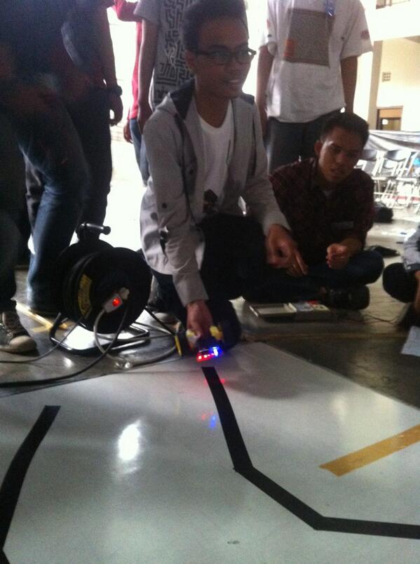 RoboStage tweet picture