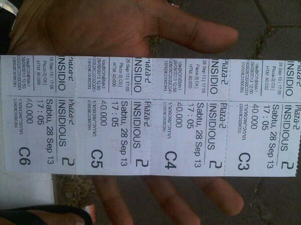 DMalrasari's tweet photo. Penghianan nontn duluan Rt @Noviiiieeeee: Watching time berempat :D http://t.co/9sVv1veFWE"