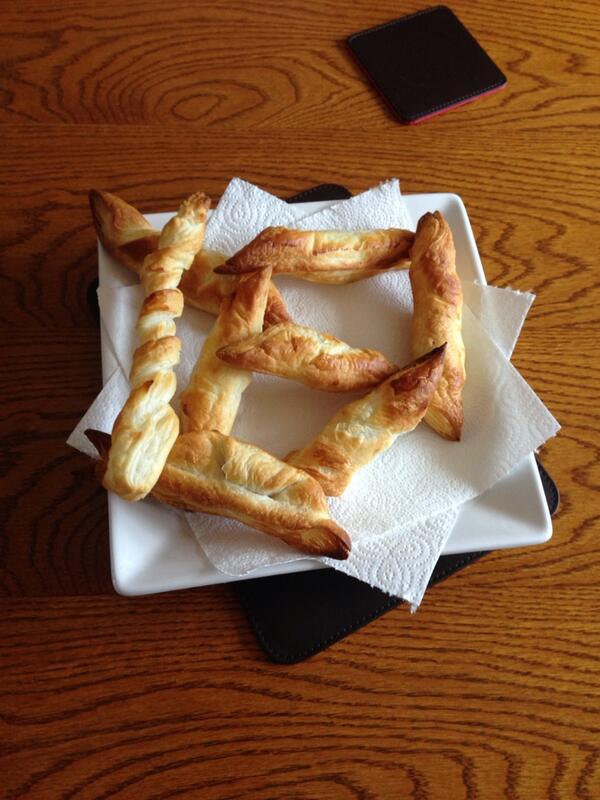 rickvperry's tweet photo. Just taken my homemade chocolate pastries out over smell and taste lush x http://t.co/rV6fE1tqst