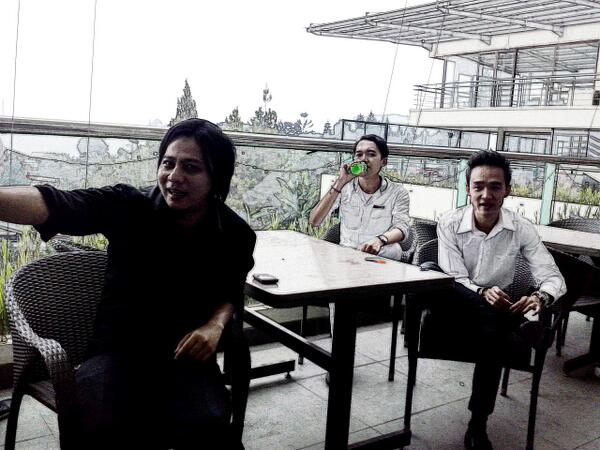TheOozy's tweet photo. Trio libel :p @Acuywarkop @andrie_lesmana @rivansax @WarkopCianjur http://t.co/RaLR7oB4q9
