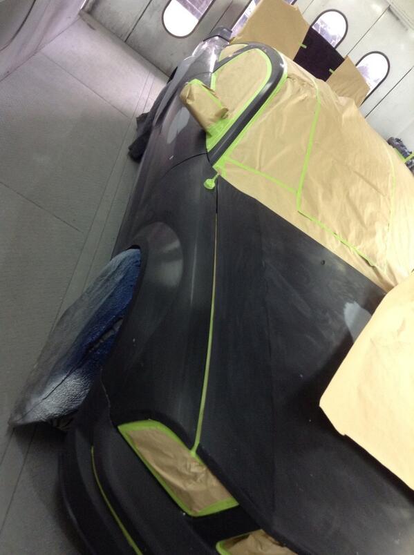 AUTOMECANICA82's tweet photo. VEHICULO en cabina listo para pintura #Dupont #cromaxpro http://t.co/qLuBjJCi9N