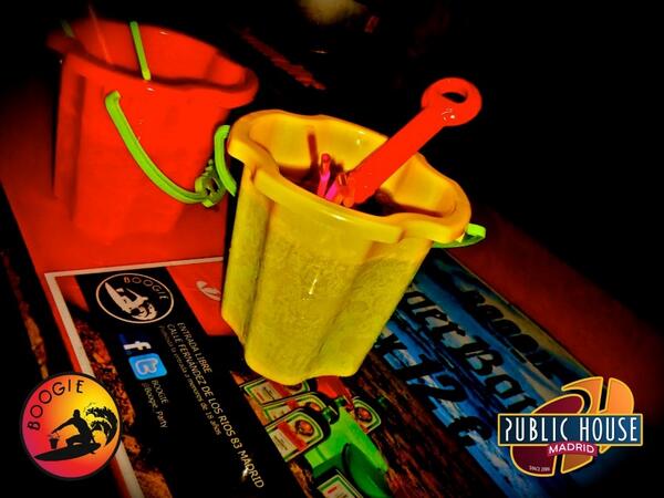 Boogie_Party's tweet photo. Llegó el día! Un año con vosotros! Hoy no puede faltar nadie! Tenemos fútbol y fiesta desde las 22h #Moncloa #Madrid http://t.co/ouh83wS23T