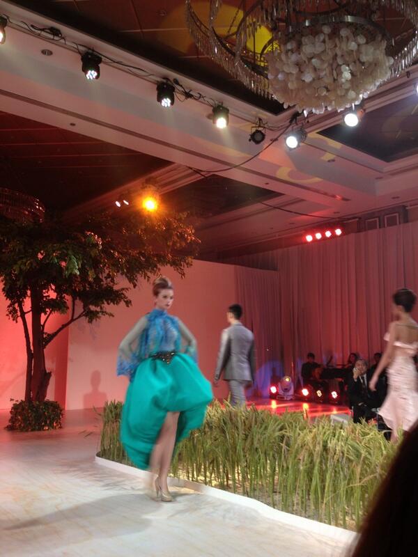 previewph's tweet photo. Model @vweigmann in shades of blue at #randyosilver #faceoff2013 http://t.co/KE9Q2BfBgH