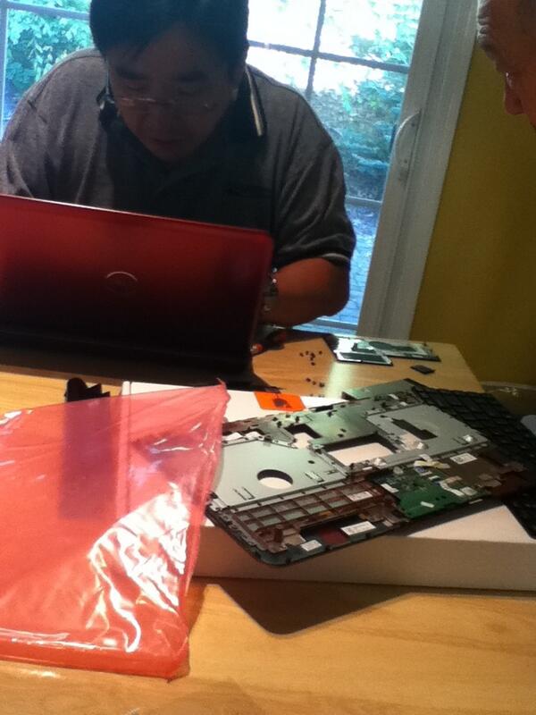 lil_jao's tweet image. Papa Jao to the rescuee #computerfixing 👏👏😬😘