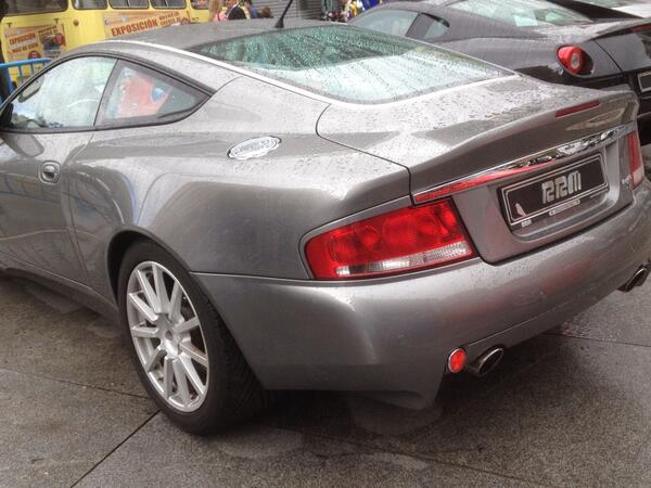 HaopengW's tweet photo. ohhhh un astonmartin!!!!! http://t.co/m5KPyzVmSG
