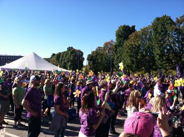 JamesDeLoid's tweet photo. Walking to end Alzheimer's #alzeimersassociation http://t.co/qappeUvMl4