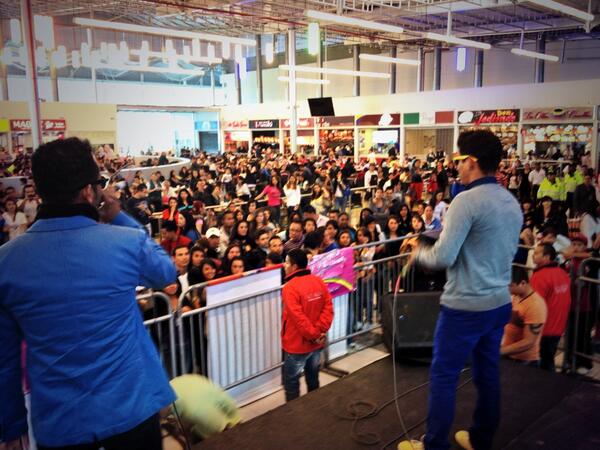 los40_co's tweet photo. @MefiryJam en #CCCalima cerrando Amor y amistad con la de moda ! http://t.co/k7XRlwjhgz