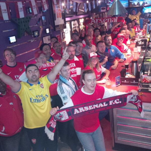 VancouverArse's tweet photo. We love you #Arsenal we do! We love you #Arsenal we do OOOO #Arsenal we love you #GlobalGunners #Vancouver http://t.co/W53luZmK6k
