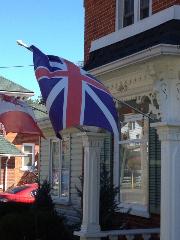 lapalamar's tweet photo. @BillPalamar wish you were here #GodSaveTheQueen http://t.co/SSx4J3SIND