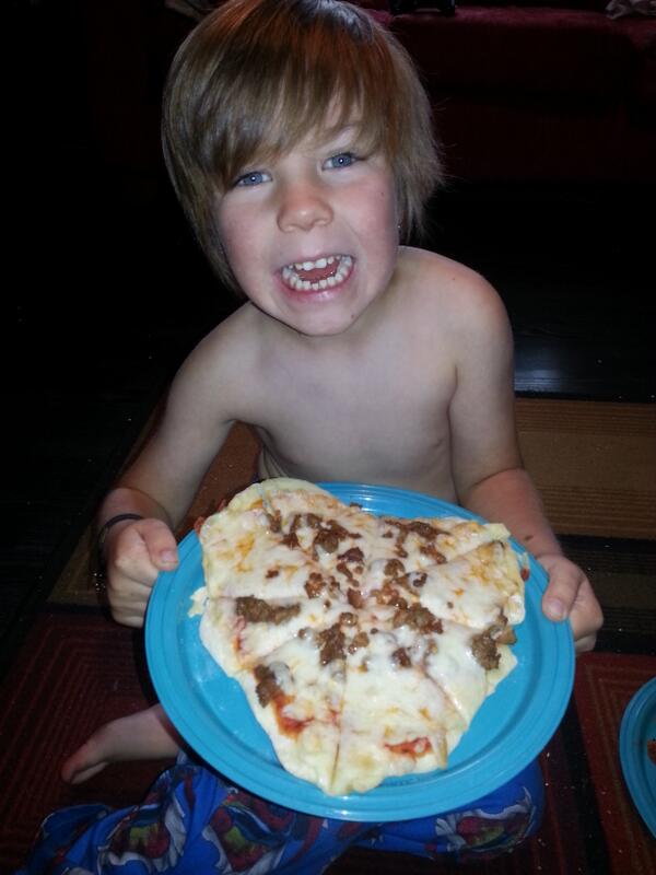 tehcurry1337's tweet image. Jac's heart shaped pizza. #dadprojects