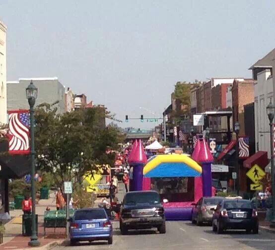 JaphSG's tweet photo. Downtown BBQ festival is going on NOW! #Lets Eat! @ASUTVnews http://t.co/LiP85kGbB9