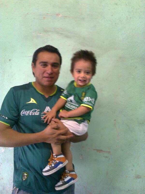 julioancillo's tweet photo. @CHILISMEXICO  #VIVEmáscadamomento vivo la vida cada momento divirtiéndome con mi hijo y acompañando a @CHILISMEXICO http://t.co/B5MTRzrzkN
