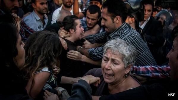 Taksim'de bunlar yaşanırken aynı gün Ankara'da annelere saldırıldı.Zulmün barikatlarını kadınların direnişi yıkacak!