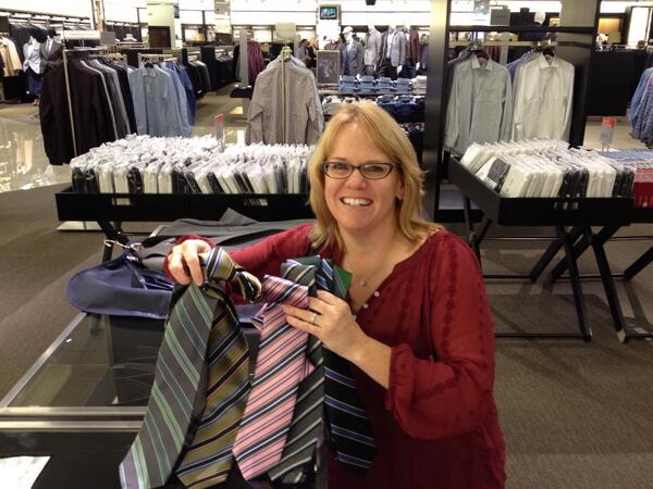 McClarKinnon's tweet photo. Finding the right tie is hard. Thankfully Justin has this amazing expert helping him out. Thanks Am. http://t.co/v2vobPR7Ma