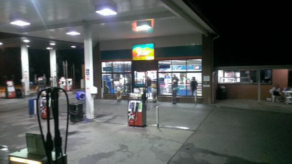 SamAndDtOnTheB's tweet photo. Delayed: 1am. Battery died. Driver managed to find the only town in rural Australia without a maccas #notevenahotpie http://t.co/hgFwnM0WUz