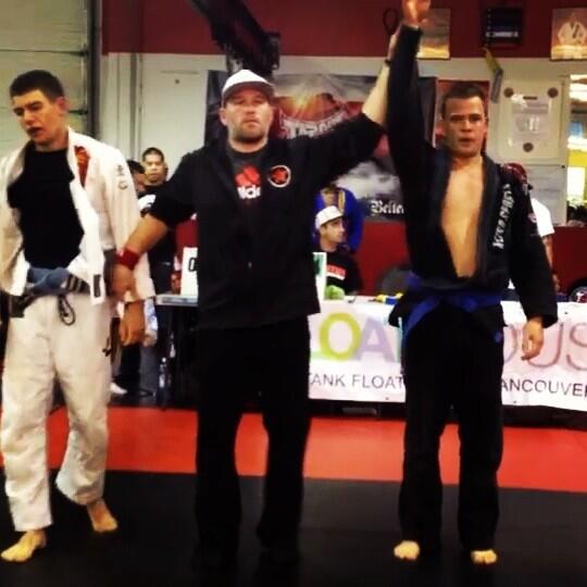 igordon342's tweet image. Another Gold medal for @robertdrysdale @UNIVERSAL_MMA #jujitsu #tournament #VANCOUVER