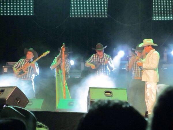 Jhonofre's tweet photo. @EdwinArpista @hollmanchav @bassantos77 http://t.co/0LRwGJUira