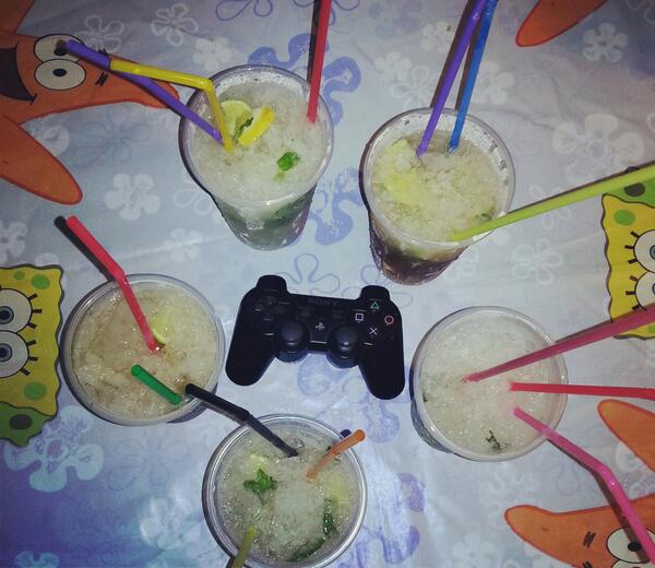 PatriCabaniya's tweet photo. Seguimos la fiesta en casa de @AlexSanCor92 GTA V que feliz soy :) @Beaatp @estbarfer @aLeesdreams http://t.co/c08vvY7wVZ