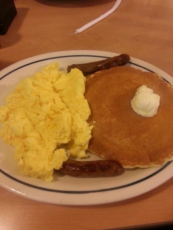 UNREALSTREET's tweet image. Just finished eating at #IHOP! My favorite place to eat! #SoDamnFull!! B-P  LOL