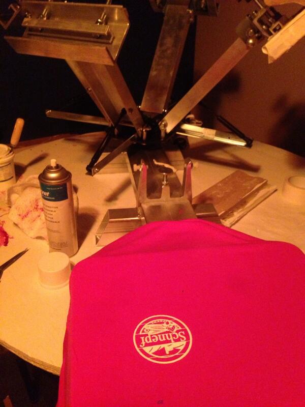 connorschnepf's tweet image. Late nights at the farm #printingtshirts @Schnepf_Farms