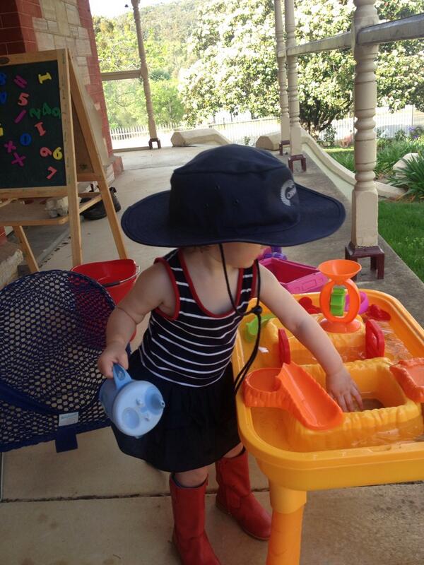 CBH_NatAccMan's tweet image. Our little @cbhgroup cowgirl helping her dad get ready for another week at work. #grainflow meetings this week.