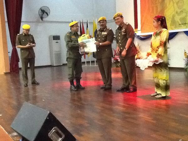 @KP_RELA smpaikn replika kad ahli RELA kpd Pgh ILP KK @Zahid_Hamidi <a href="/arahimradzi/">Arahimradzi</a> <a href="/KDNPUTRAJAYA/">KDN🇲🇾</a>