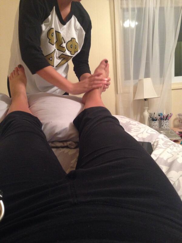 brynnelise's tweet image. 'For the sake of this sorority' @christieeprice #PerfectBig #SwollenFeet #KimK