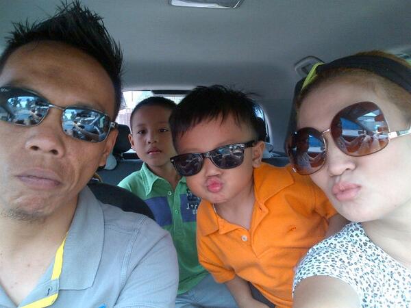 Mirnaaa12's tweet photo. W/ my little family http://t.co/TZFCN51fQz