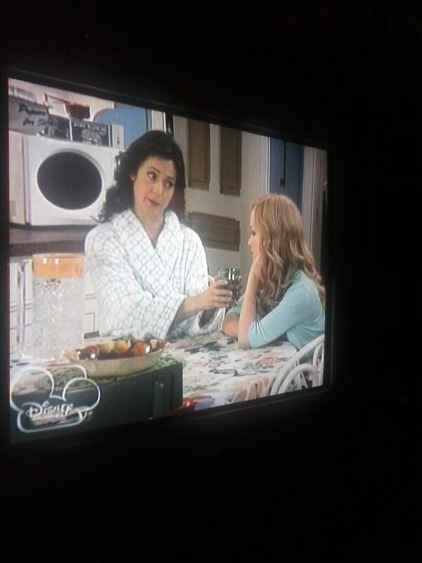 Nicole_Scheid's tweet photo. #LivAndMaddie @DoveCameron my favorite show!! http://t.co/rAv4okgRDY