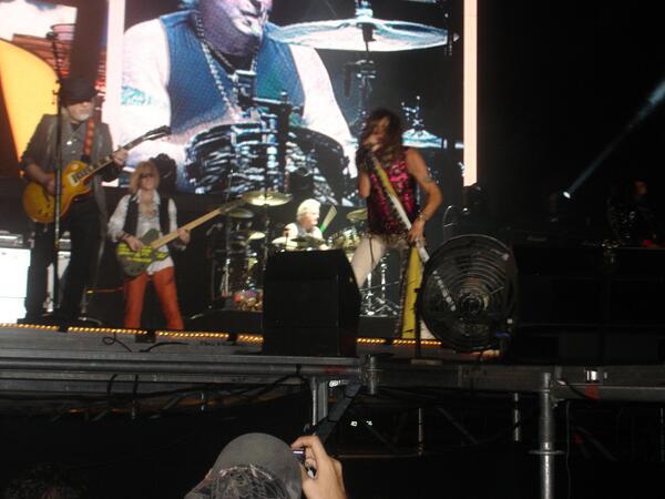 adriarivas's tweet photo. Good night baby! good night baby! good night baby! u were AMAZING tonight!! thank you for coming, LUV U! @IamStevenT http://t.co/AchJdrGT7J