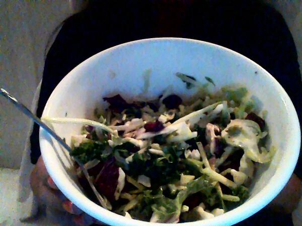 dianely_'s tweet image. This Sweet Kale salad is so good. so worth it &amp;lt;3 #prepackaged #superstore