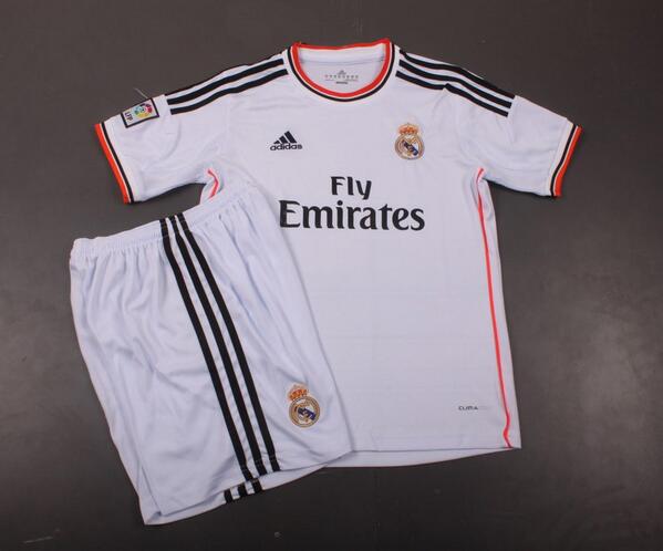JerseyTop_'s tweet photo. Jersey Real Madrid (Home) | Rp. 120.000 http://t.co/ynbwuBgwwy