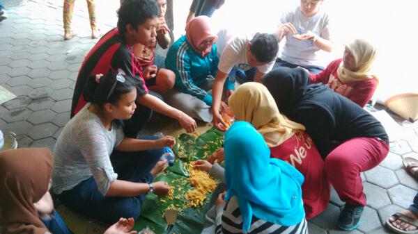 PDG FKG UGM 2010 tweet media
