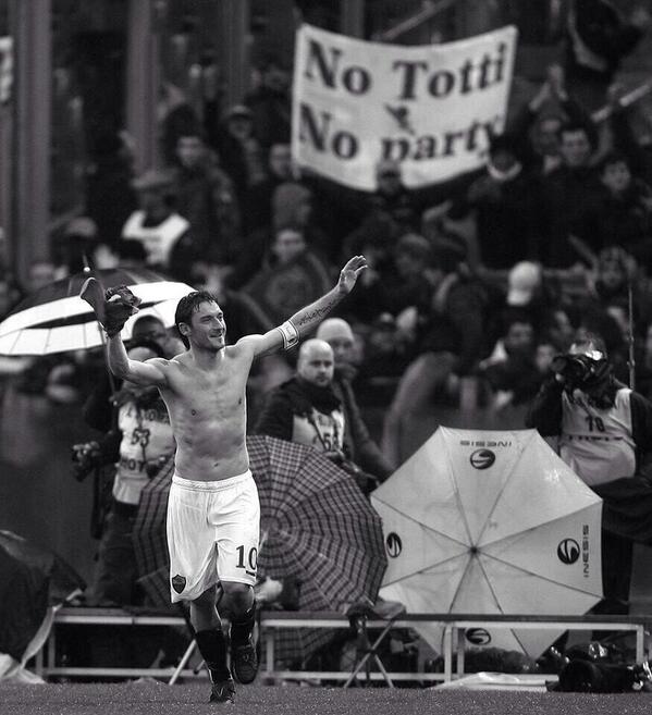 FutbolRelated's tweet photo. #NoTottiNoParty http://t.co/HW8KfSaNYV