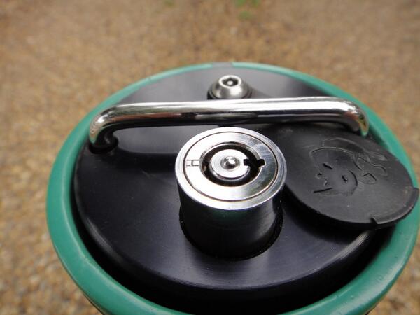 rhino_security's tweet photo. Rhino Security now offering retro-fit lock covers for telescopic bollards. http://t.co/k1Fl72t4r9