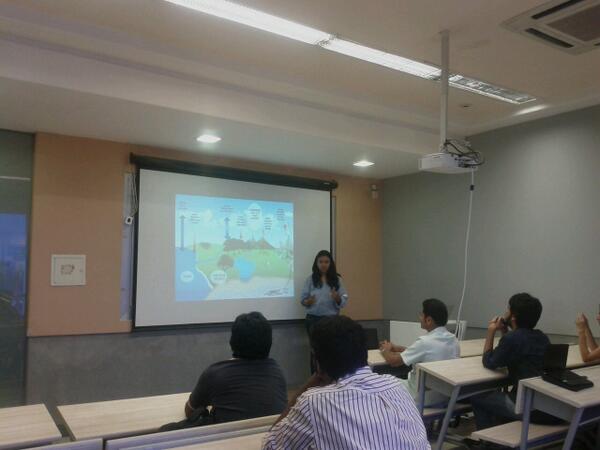 shadez's tweet photo. Session on Issues due to poor trash management by @jahnvi289 #BCM12 http://t.co/TyDhbExXAW