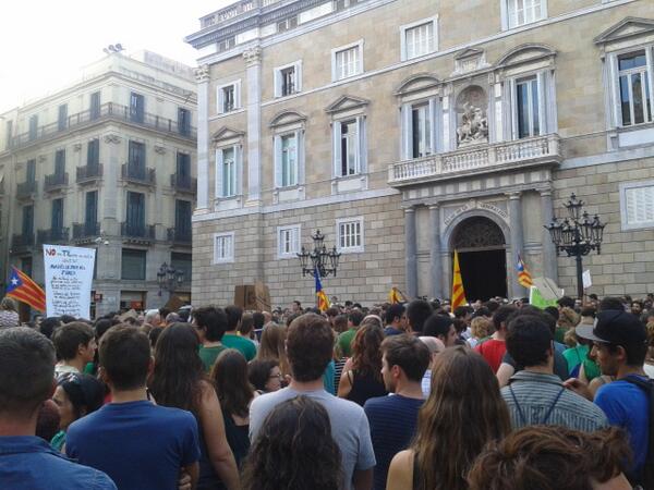 AxelCamarasa's tweet photo. 'la vostra vaga, la nostra dignitat. Solidaritat.' #29stotssomdocents
#Sobrassada per a tothom ! http://t.co/1EpoZIlgZQ