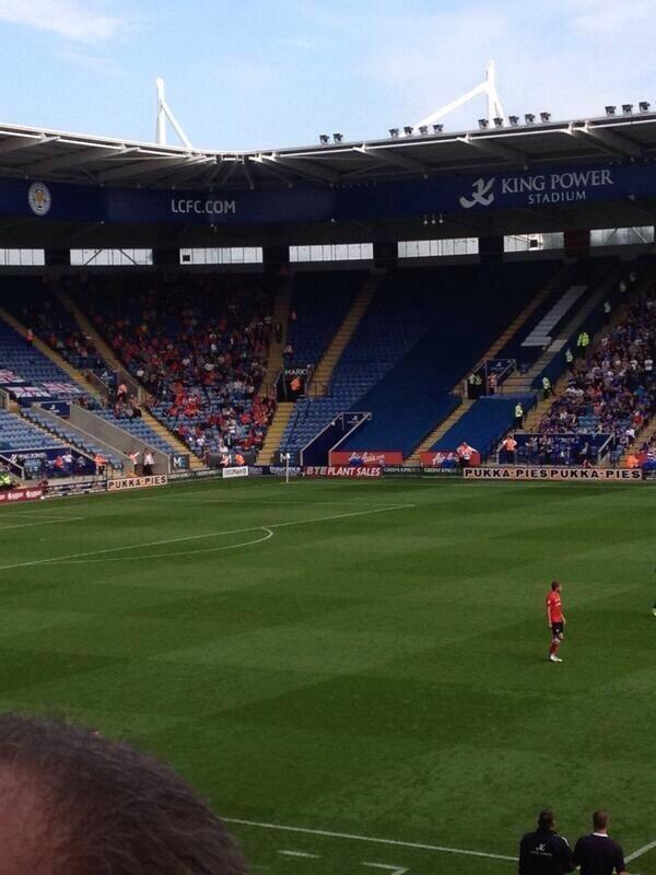 ChampsNews's tweet photo. #Barnsley at #Leicester . http://t.co/ZZ0enQ75EU