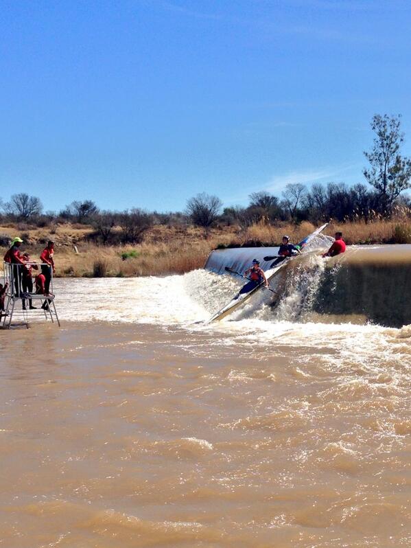 canaleepeek tweet media