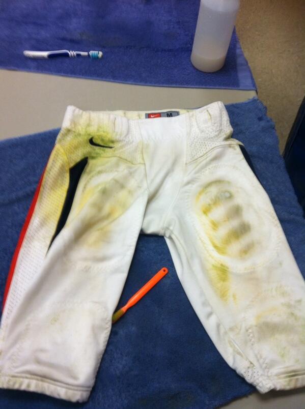 USA_FB_Equip's tweet image. Wearing all white on grass is always fun!!! #mangerproblems