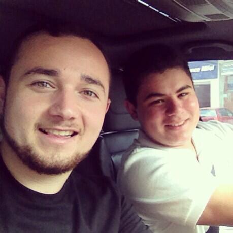 BetoSierra_'s tweet photo. Con Mi Amigon ALFREDO OLIVAS 👌🎤!! http://t.co/OdkbVsl6GZ