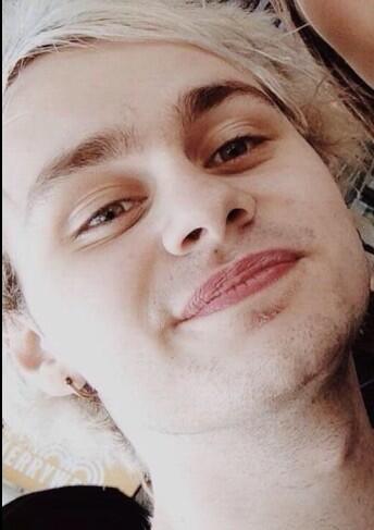 5secsofHOODY tweet picture