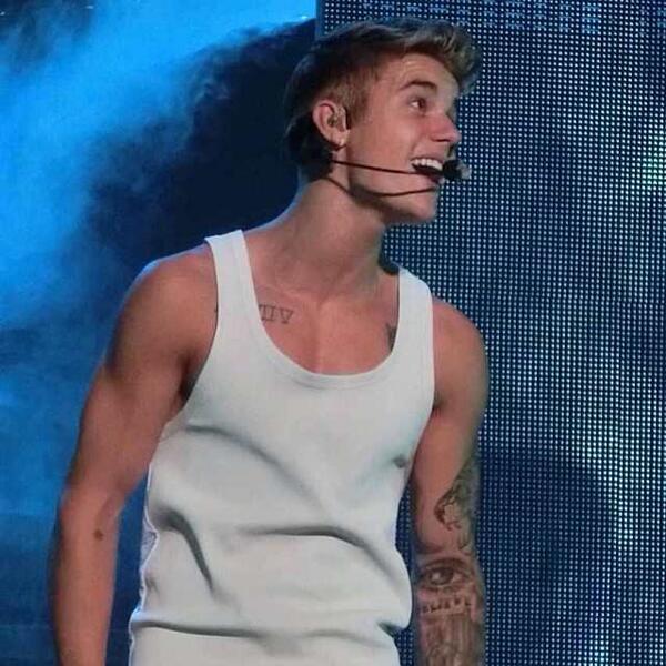 bieberarmy's tweet photo. :) http://t.co/IPsnawLIsd