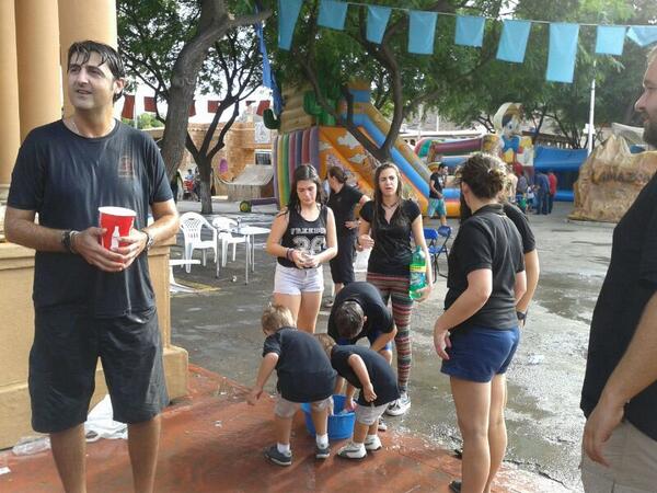 Los más jovenes de la legión han disfrutado con el agua, bueno y alguno no tan joven también.