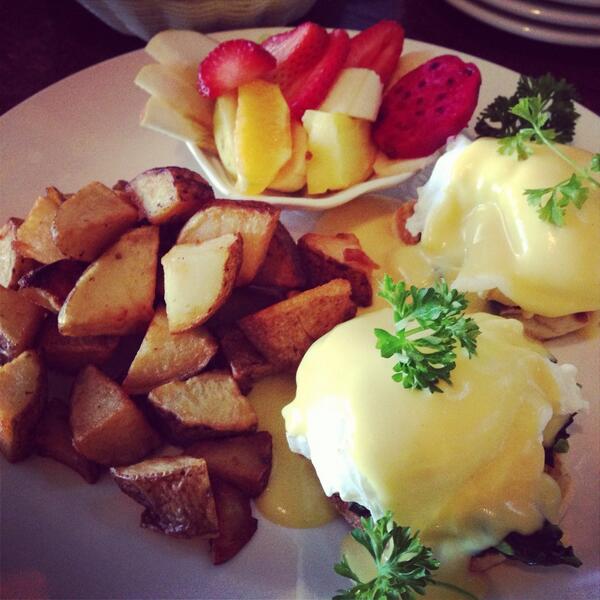 Pubwells's tweet photo. Best brunch in Ottawa! http://t.co/cr9aocTTtL