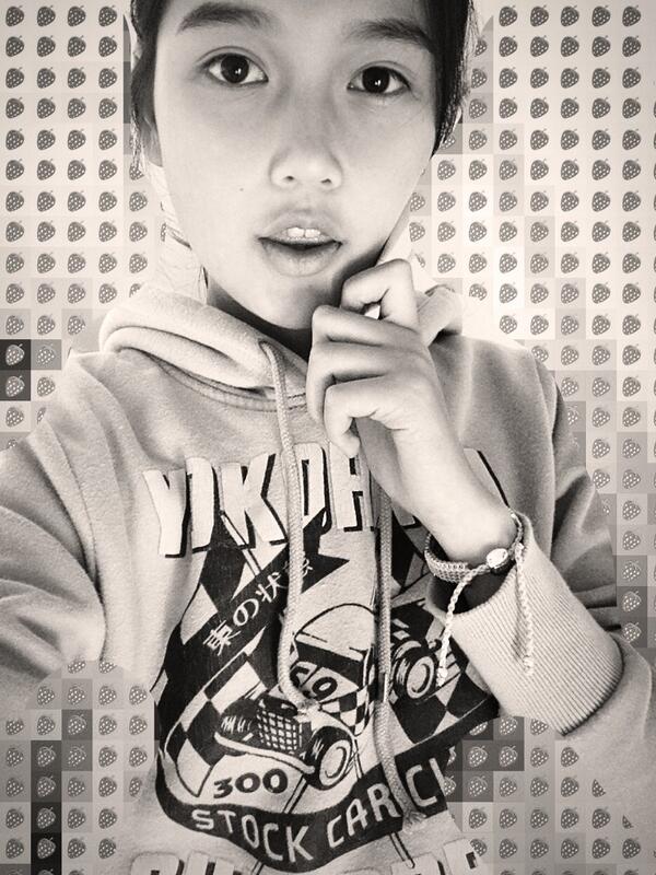 cherrysong524's tweet photo. Bored ▪▫ http://t.co/6tMW8A6ahh