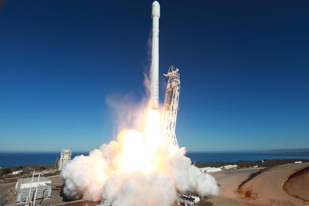 Lancement Falcon 9 V1.1 • Cassiope • Vandenberg - Page 6 BVWjCmQCIAAyaxN