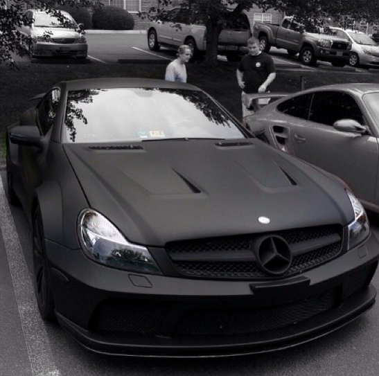 BeautifulCars_x's tweet photo. Matt black http://t.co/yU1LVjLWjK #F1