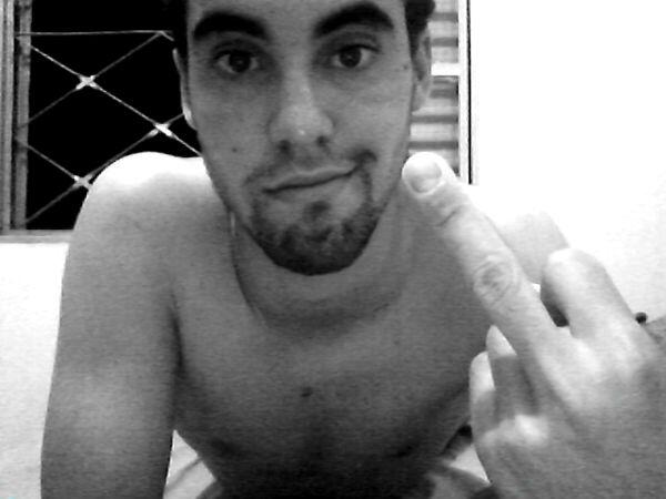 BrunoSaavio's tweet photo. chupa ae #webcamtoy http://t.co/pfX6MaAr1u